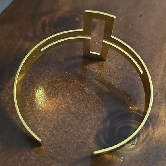 Cross cuff bracelet Gold tone - Picture 7 of 9